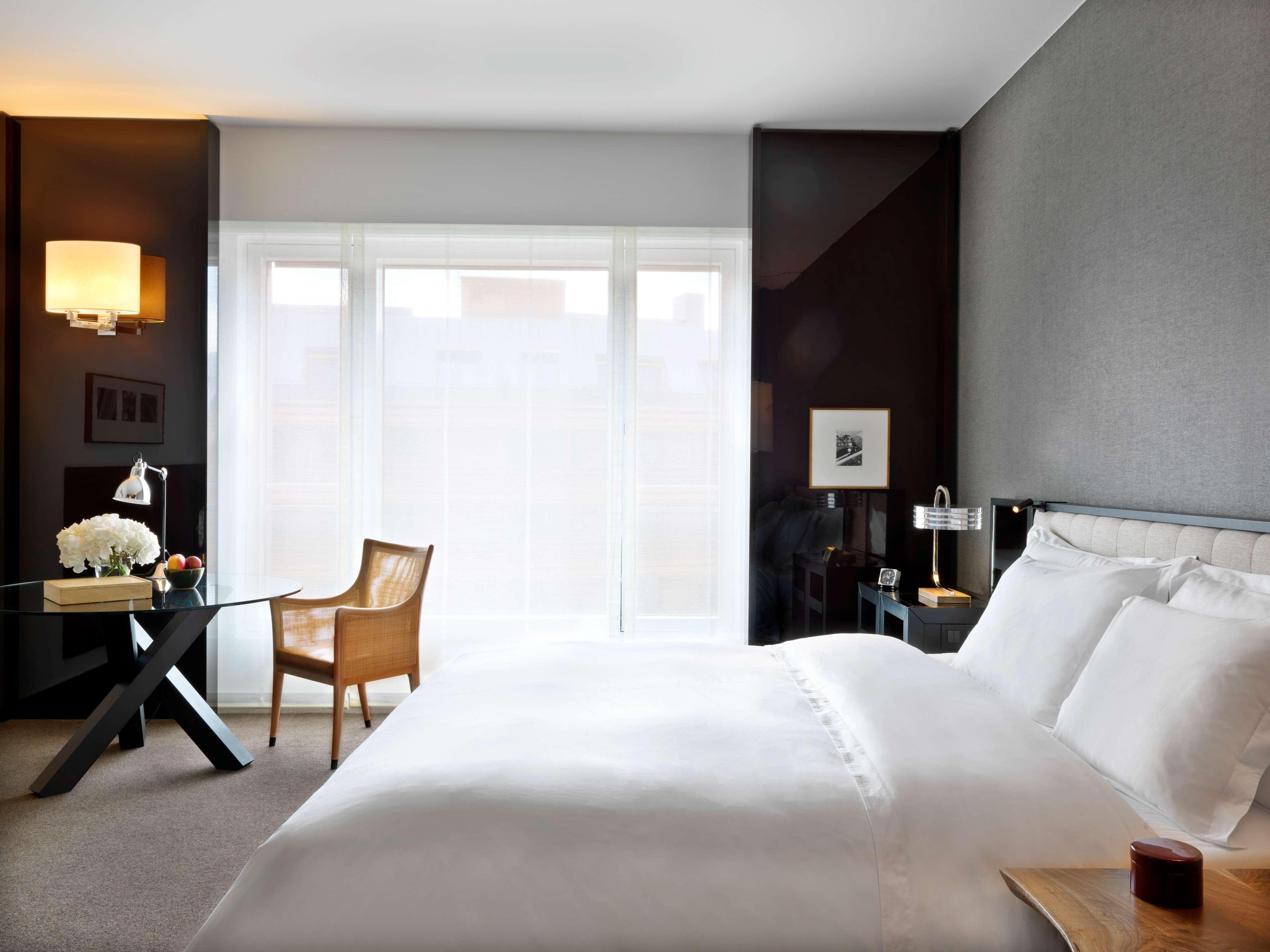 Grand Hyatt Berlin Hotel Екстериор снимка A room at the Mandarin Oriental, Paris