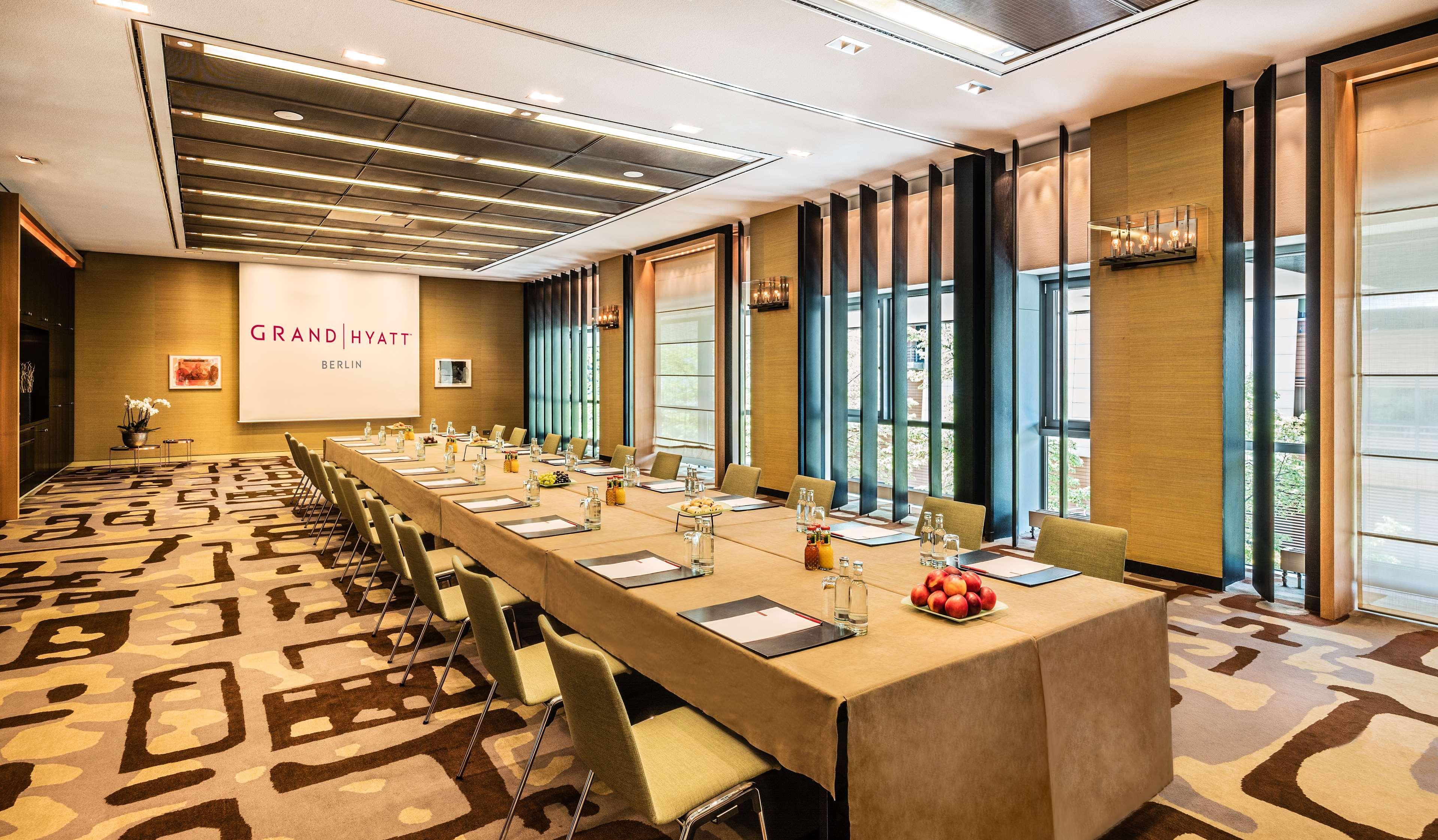 Grand Hyatt Berlin Hotel Екстериор снимка Meeting room