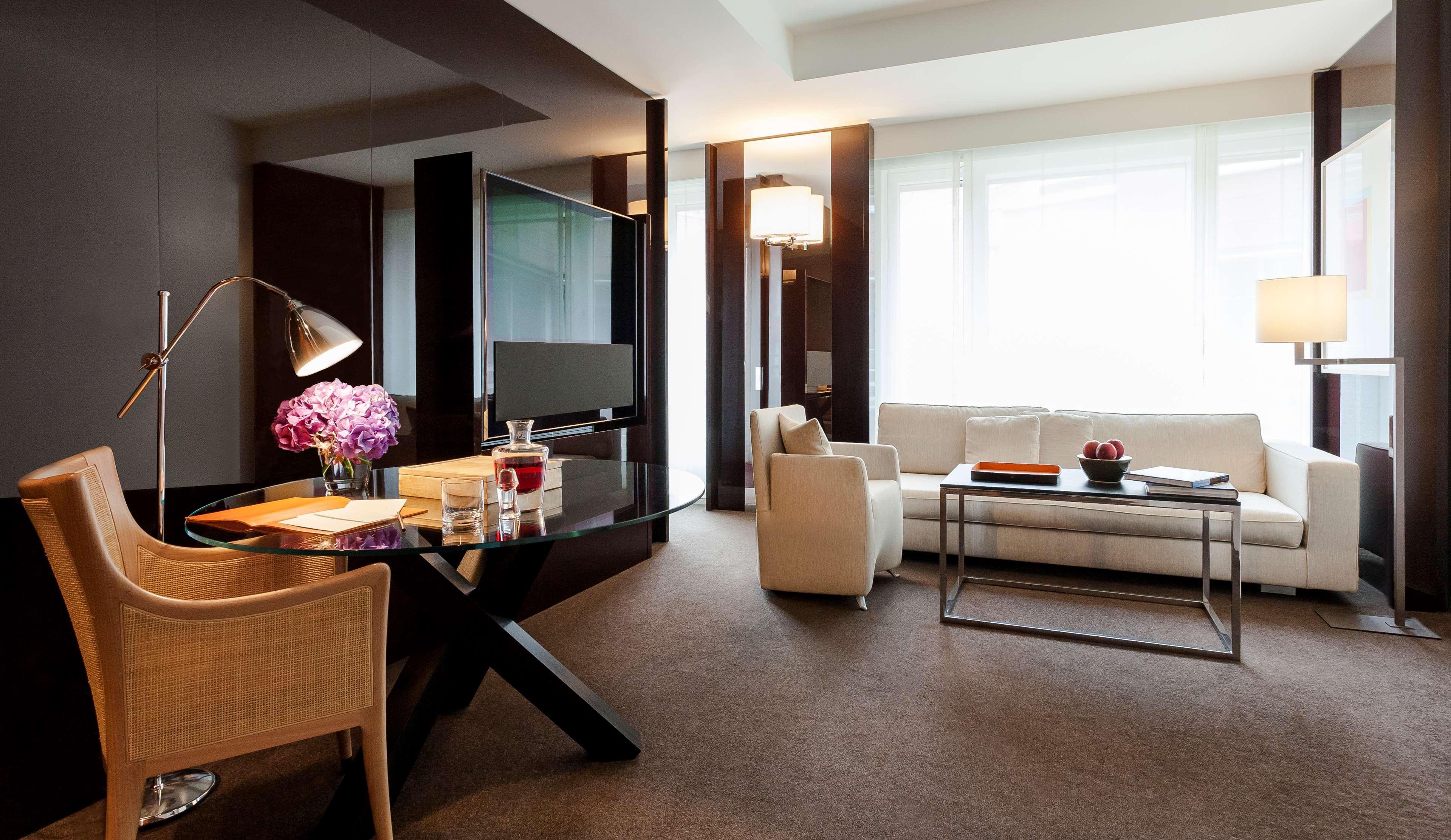Grand Hyatt Berlin Hotel Екстериор снимка A suite at the Mandarin Oriental, Tokyo